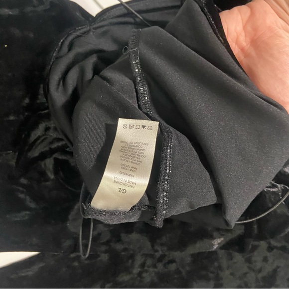 Black crushed velvet romper size LG - Picture 6 of 6